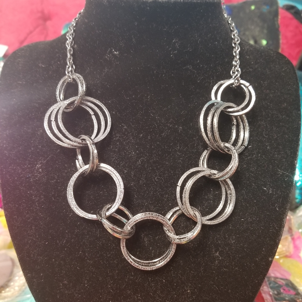 *4/$15* NWT Gunmetal circle necklace and earring set